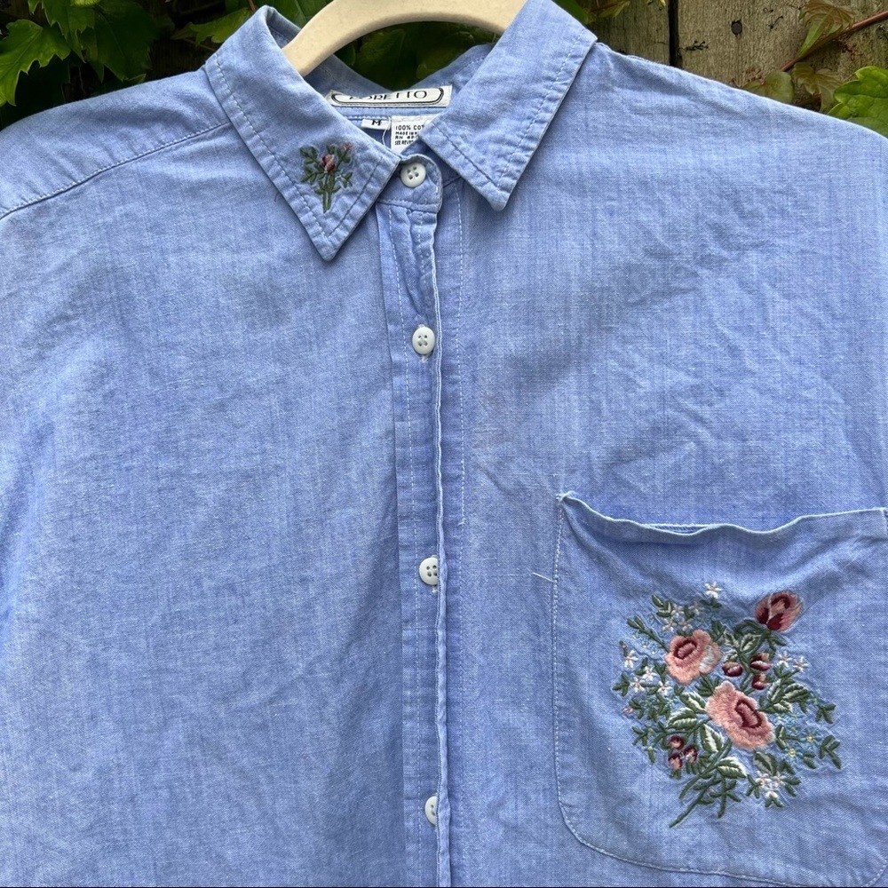 Vintage denim button down with floral embroidery - Picture 3 of 5